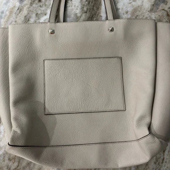 HENRI BENDEL Influencer Pebbled Leather Tote Feather Gray - Picture 4 of 13